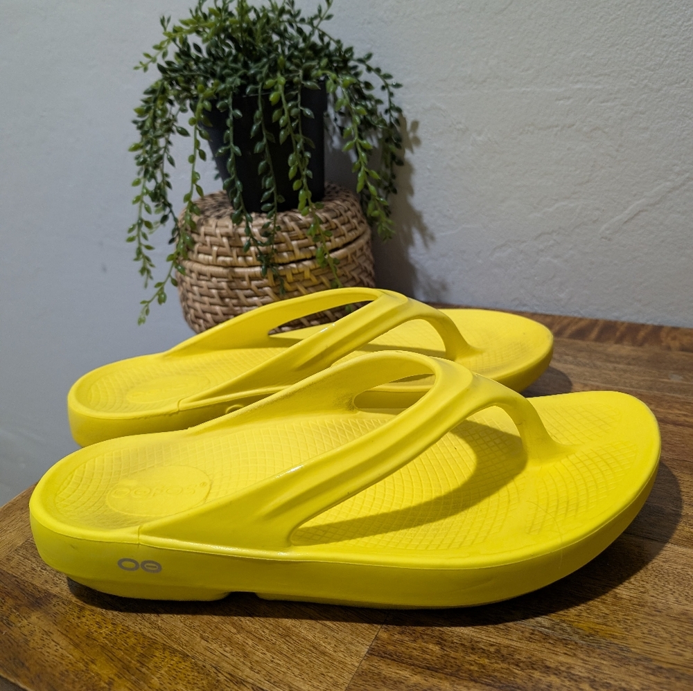 Oofos Original Recovery Sandals Yellow EU 42 Women’s Size 11‎